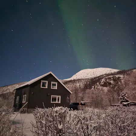 Elvestua House In Nature Gibostad